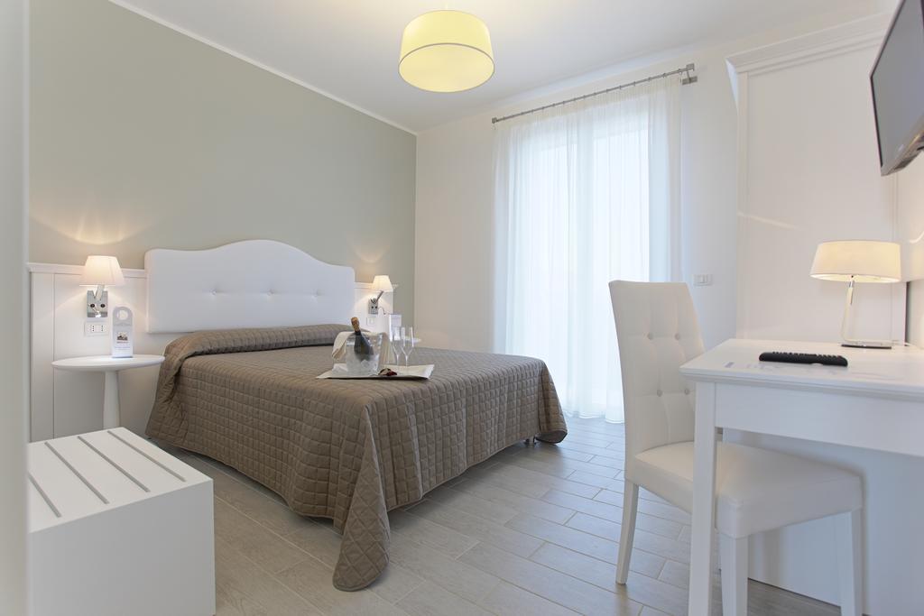 Hotel Scala Dei Turchi 4*